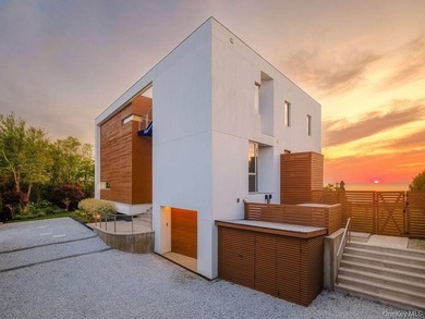 Cutchogue Showstopper. Perched atop a 55-foot bluff overlooking - photo 5