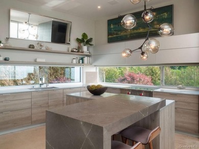 Cutchogue Showstopper. Perched atop a 55-foot bluff overlooking - photo 10
