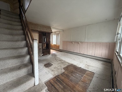 2 BR, 1 BA townhouse-style unit with great potential! Features - photo 2