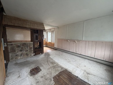 2 BR, 1 BA townhouse-style unit with great potential! Features - photo 3