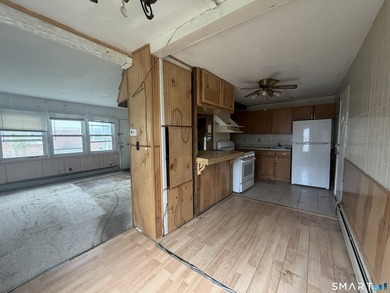2 BR, 1 BA townhouse-style unit with great potential! Features - photo 7