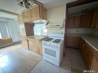 2 BR, 1 BA townhouse-style unit with great potential! Features - photo 8