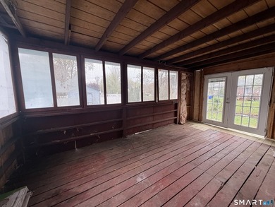 2 BR, 1 BA townhouse-style unit with great potential! Features - photo 10