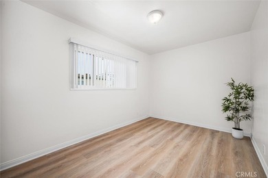 Premier location in Belmont Shore~ WALKING DISTANCE to the Ocean - photo 12