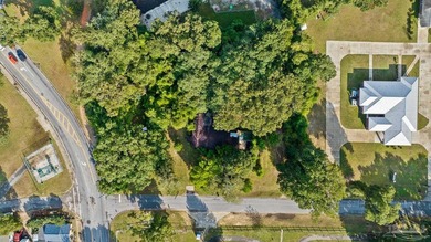 REDUCED!!!!!!!!!!!! AS IS 3 bedroom, 2 bath home in a convenient - photo 4