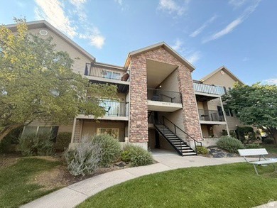 Welcome to this beautifully maintained 3-bedroom, 2-bathroom - photo 1