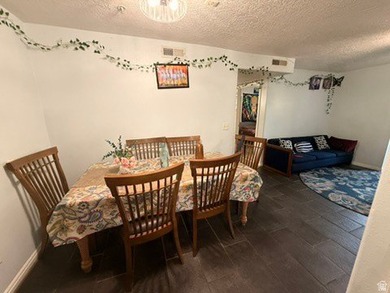 Welcome to this beautifully maintained 3-bedroom, 2-bathroom - photo 5