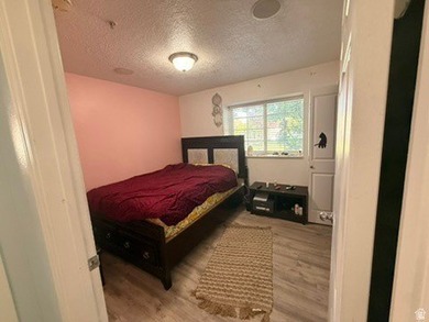 Welcome to this beautifully maintained 3-bedroom, 2-bathroom - photo 10