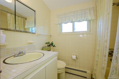 Meticulously maintained by the owner, this classic Cape - photo 13