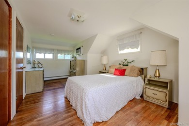 Meticulously maintained by the owner, this classic Cape - photo 15