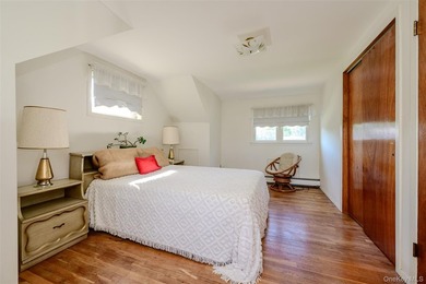 Meticulously maintained by the owner, this classic Cape - photo 16