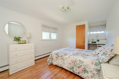 Meticulously maintained by the owner, this classic Cape - photo 18