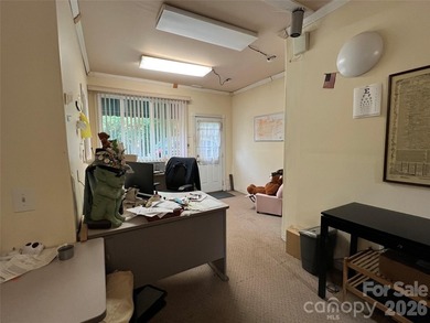 Looking for a big home with lots of space and storage? Here it - photo 20