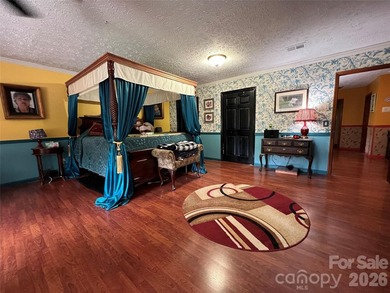 Looking for a big home with lots of space and storage? Here it - photo 22