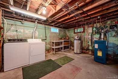 Meticulously maintained by the owner, this classic Cape - photo 22