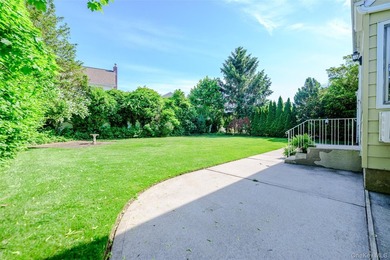 Meticulously maintained by the owner, this classic Cape - photo 25