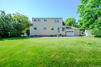 Meticulously maintained by the owner, this classic Cape - photo 28