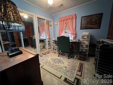 Looking for a big home with lots of space and storage? Here it - photo 34