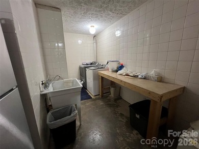 Looking for a big home with lots of space and storage? Here it - photo 42