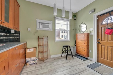Brick detached 2-family home featuring a spacious 5-room - photo 3