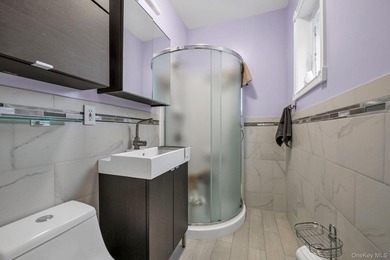 Brick detached 2-family home featuring a spacious 5-room - photo 8