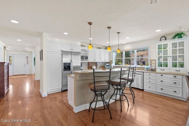 True single level living in this lovely zero-entry home in the - photo 11