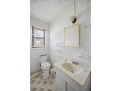 Great investment opportunity with a large detached garage - photo 12