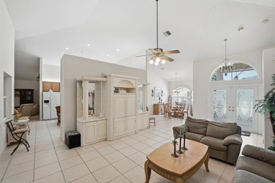 Welcome to this well-appointed single-story residence in Winding - photo 12