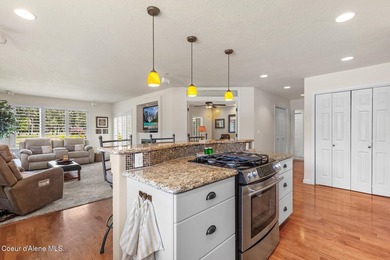 True single level living in this lovely zero-entry home in the - photo 13