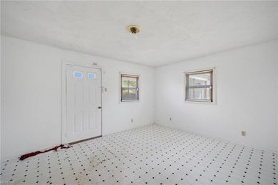 Great investment opportunity with a large detached garage - photo 13