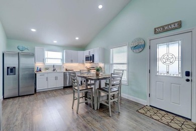 New fully furnished Coastal cottage stilt home in Holiday Beach - photo 14