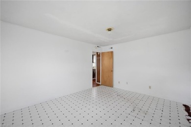 Great investment opportunity with a large detached garage - photo 14