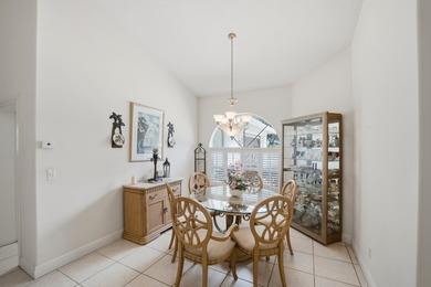Welcome to this well-appointed single-story residence in Winding - photo 14