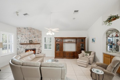 Welcome to this well-appointed single-story residence in Winding - photo 16