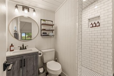 Experience the ultimate lakefront retreat on beautiful Fort - photo 19