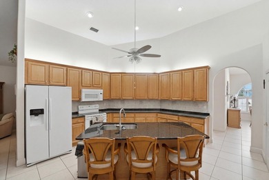 Welcome to this well-appointed single-story residence in Winding - photo 21