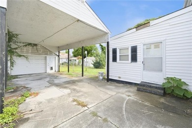 Great investment opportunity with a large detached garage - photo 22