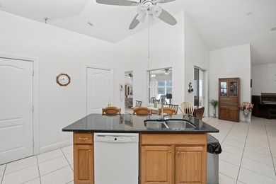 Welcome to this well-appointed single-story residence in Winding - photo 23