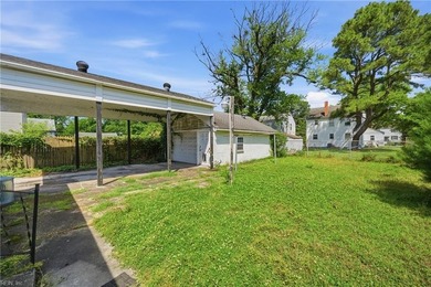 Great investment opportunity with a large detached garage - photo 24