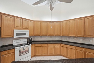 Welcome to this well-appointed single-story residence in Winding - photo 24