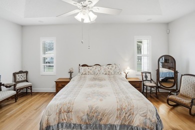 Welcome to this well-appointed single-story residence in Winding - photo 27