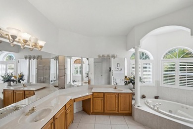 Welcome to this well-appointed single-story residence in Winding - photo 29