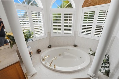 Welcome to this well-appointed single-story residence in Winding - photo 31