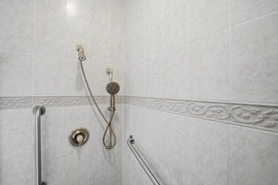 Welcome to this well-appointed single-story residence in Winding - photo 32