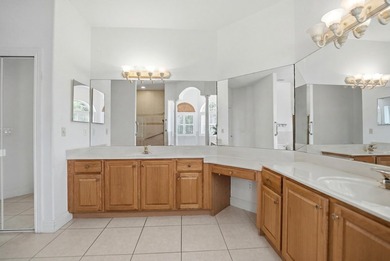 Welcome to this well-appointed single-story residence in Winding - photo 33