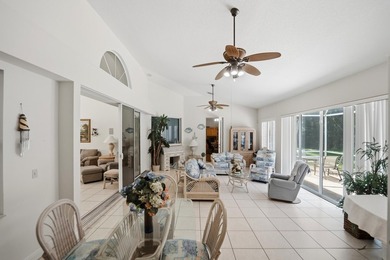 Welcome to this well-appointed single-story residence in Winding - photo 40