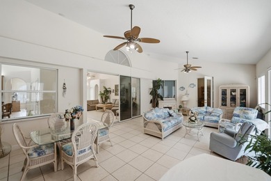 Welcome to this well-appointed single-story residence in Winding - photo 41