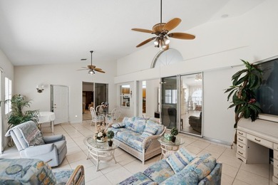 Welcome to this well-appointed single-story residence in Winding - photo 43