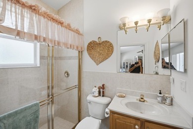 Welcome to this well-appointed single-story residence in Winding - photo 44