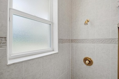Welcome to this well-appointed single-story residence in Winding - photo 45